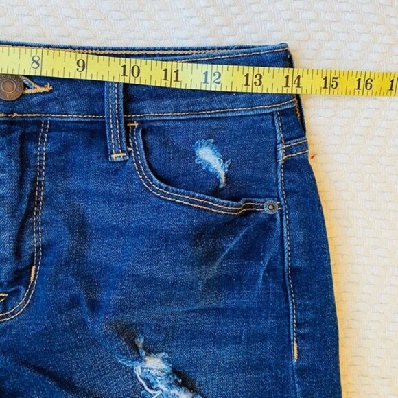 Old Navy High-Rise Distressed Denim Shorts With Secret Slim Pockets Size 2 - Picture 4 of 8